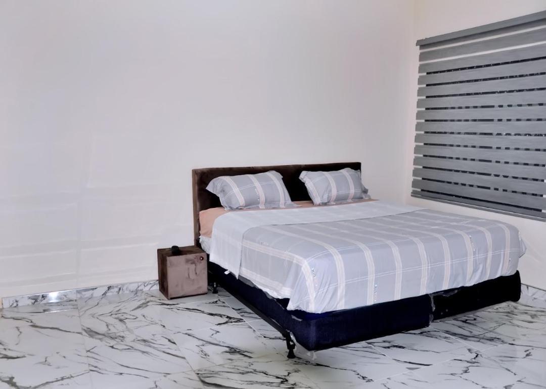 Hotel Queens Place Acra Exterior foto